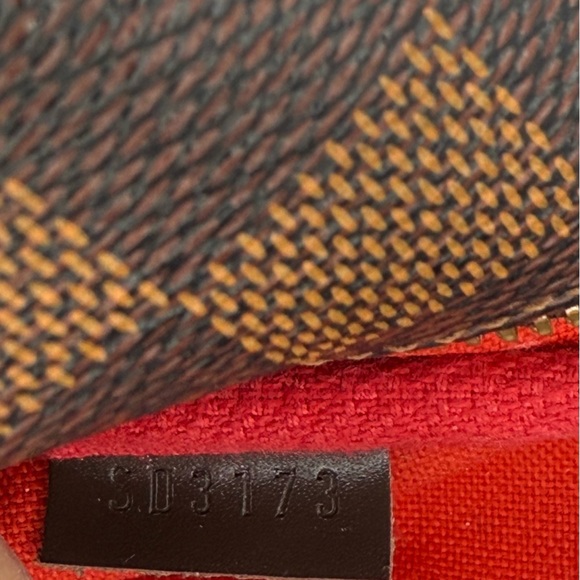 Louis Vuitton Eva Clutch in Damier Ebene - Picture 10 of 16